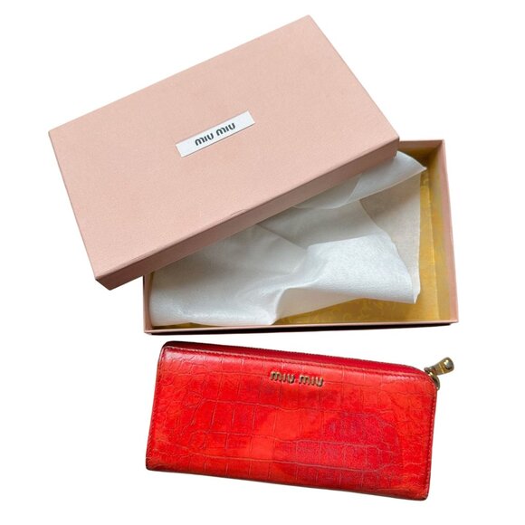 Miu Miu Red Croc Embossed Leather Zip Around Wallet with Original Box - Picture 2 of 16